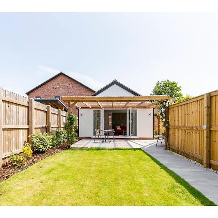 Charming Chester Studio With Private Garden & Free Parking Luaran gambar